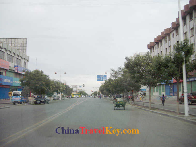 photo of jiayuguan city street