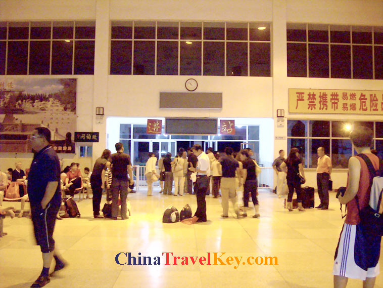 photo of jiuquan train station