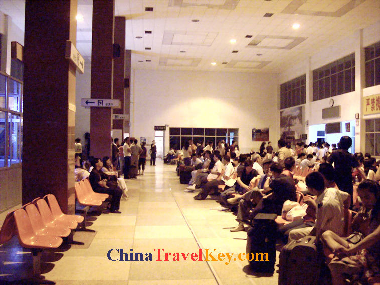 photo of jiuquan train station