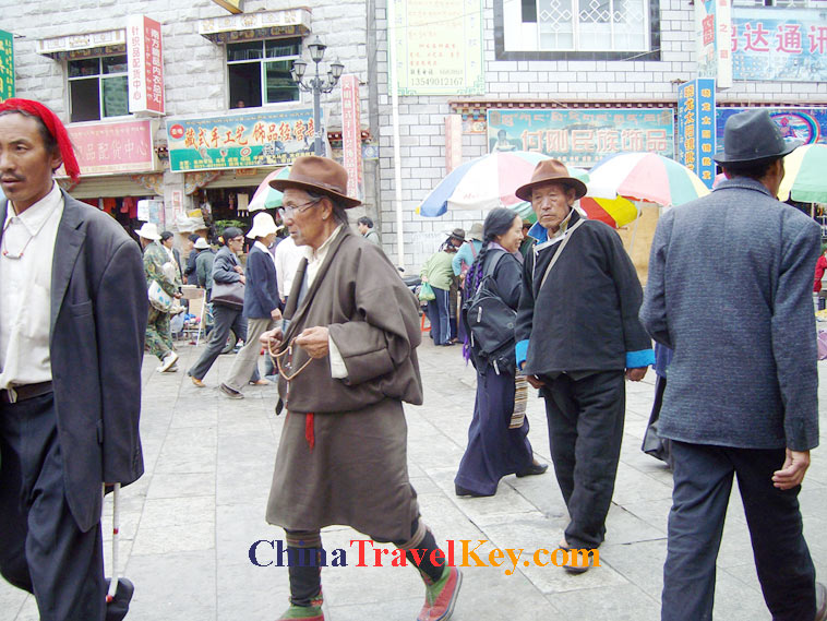 photo of lhasa barhor street
