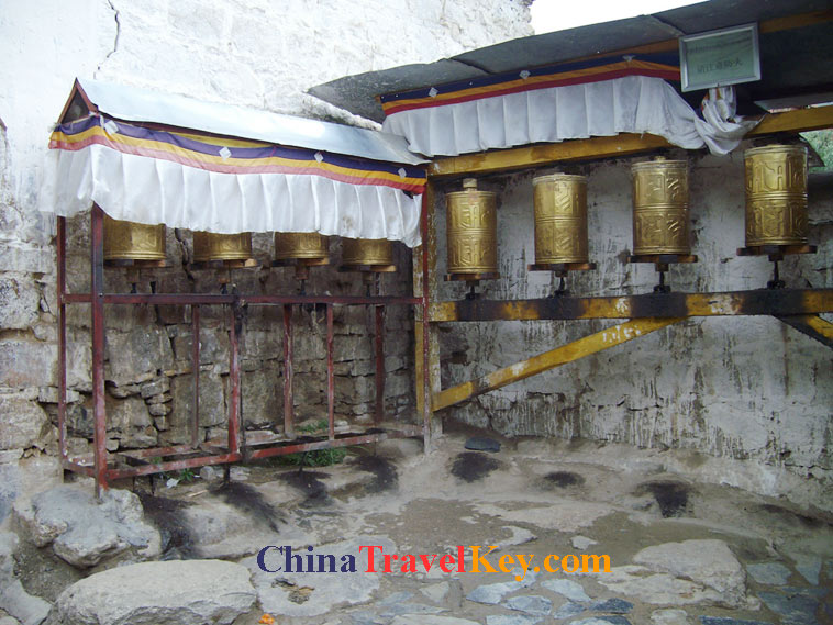 photo of lhasa drepung monastery