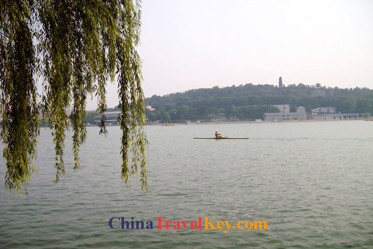 photo of nanjing xuanwu lake