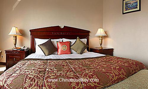 Guestroom of Howard Johnson Plaza Hotel Shanghai
