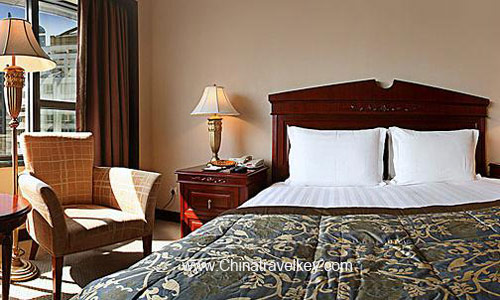 Guestroom of Howard Johnson Plaza Hotel Shanghai