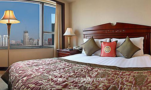 Guestroom of Howard Johnson Plaza Hotel Shanghai