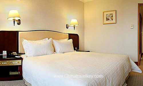 Guestroom of Ramada Pudong Airport Shanghai Hotel 