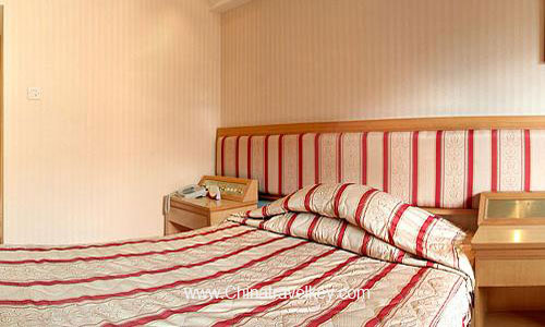 Guestroom of Yan'an Hotel Shanghai 