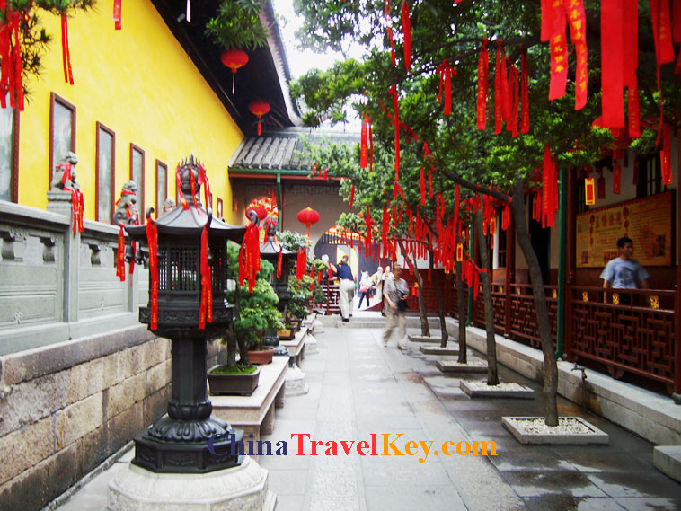 photo of shanghai jade buddha temple