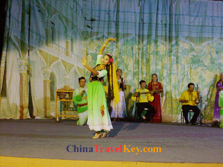 photo of turpan uigur performance