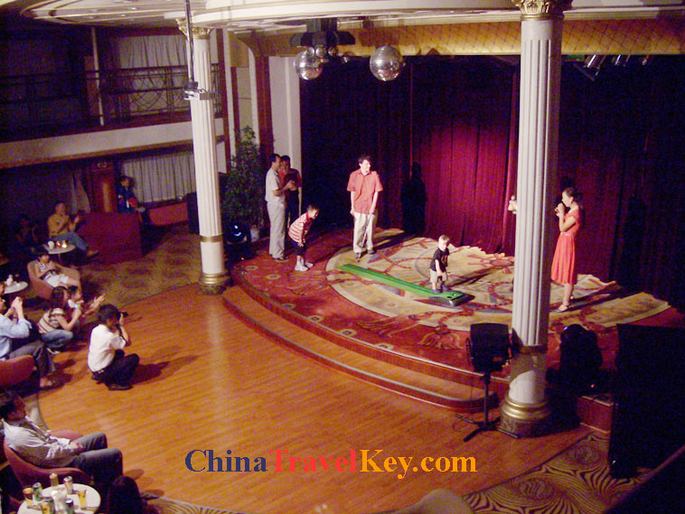 photo of oriental king ship performance