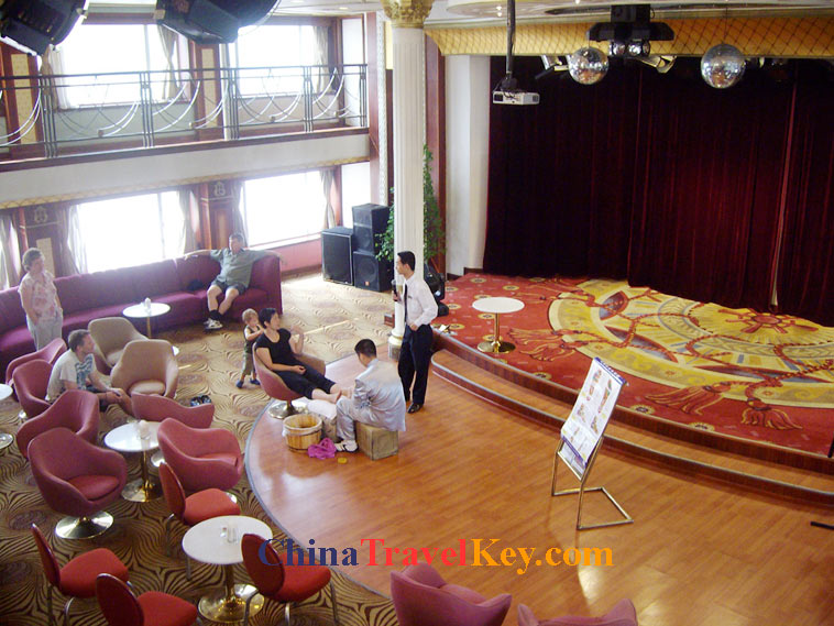 photo of oriental king ship performance