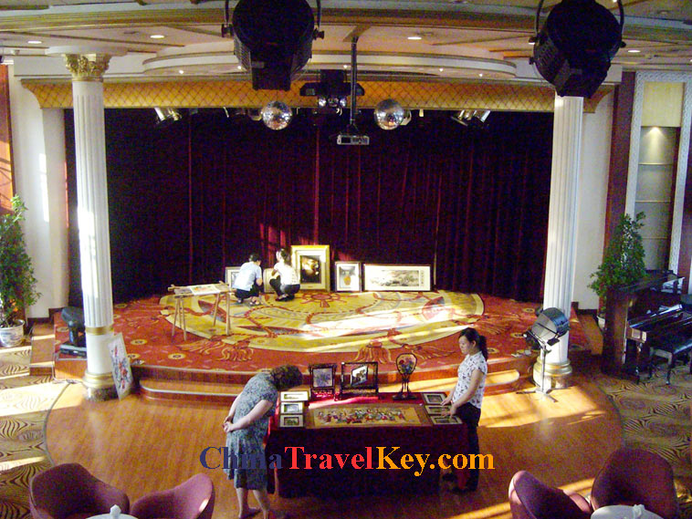 photo of oriental king ship performance