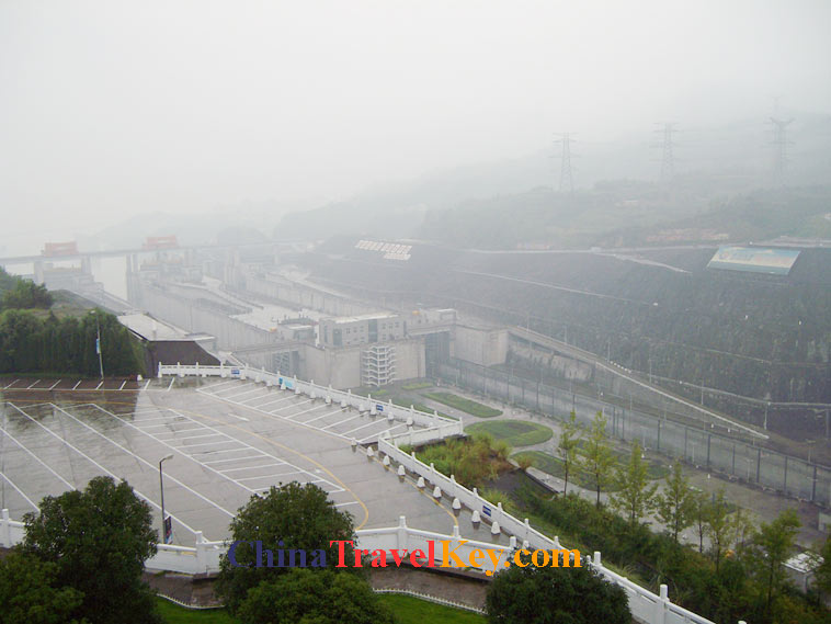 photo of yangtze river ship lock